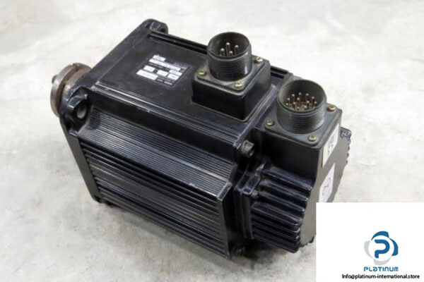 omron-r88m-u1k315v-s1-servo-motor-1