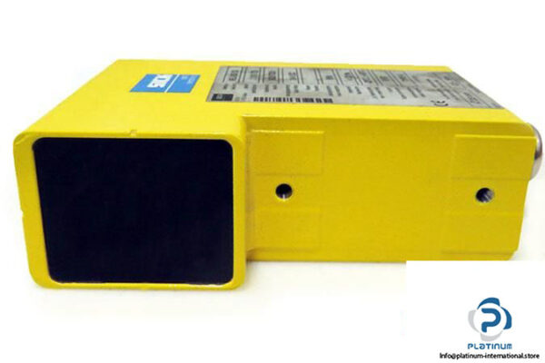 SICK-WSU-262-130-Photoelectric-sensor_675x450.jpg