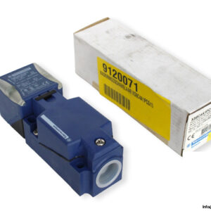 telemecanique-XS8C4A1PCG13-inductive-proximity-sensor