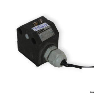 balluff-BNS-819-B02-R08-40-11-limit-switch-(used)