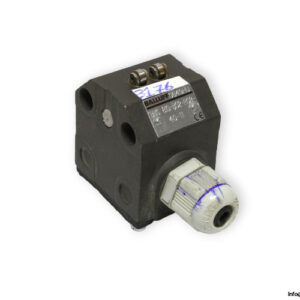 balluff-BNS-819-B02-R08-40-11-mechanical-multiple-position-limit-switch-(used)