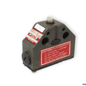 balluff- BNS-113-FD-60-183-mechanical-single-position-limit-switch-(used)