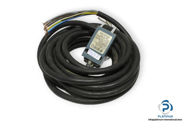pizzato-FA-4101-4DN-prewired-position-switch-with- short-piston-plunger-(used)
