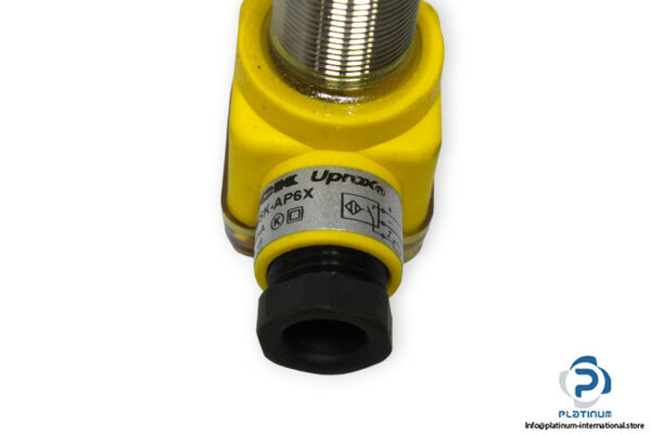 turck-BI5U-EG18SK-AP6X-inductive-sensor-(new)-2