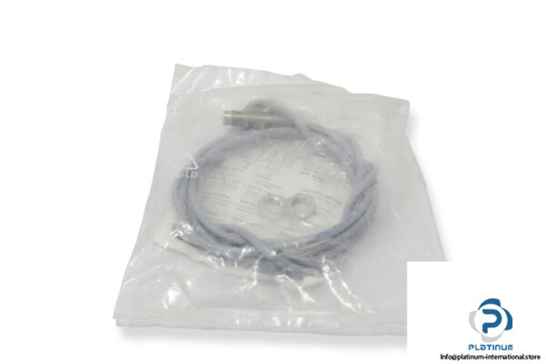 contrinex-DW-AD-711-M12-inductive-proximity-switch-2