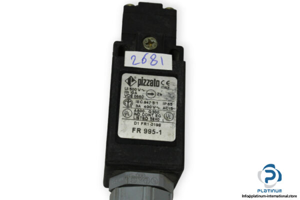 pizzato-FR-995-1-positive-opening-security-hinge-switch-(used)-1