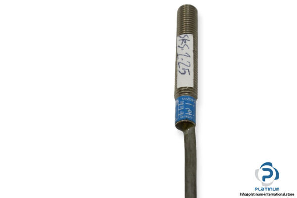 sick-mm08-60aps-zu0-magnetic-proximity-sensor-used-4