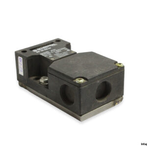 Schmersal-AZ-16-02-ZV-safety-switch
