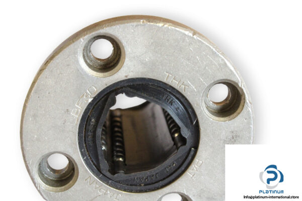 thk-lbf30-ball-spline-bearing-2