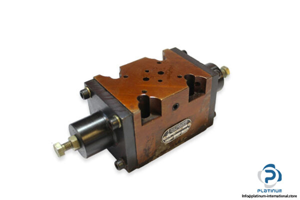 prva-petoletka-5548573-flow-control-valve