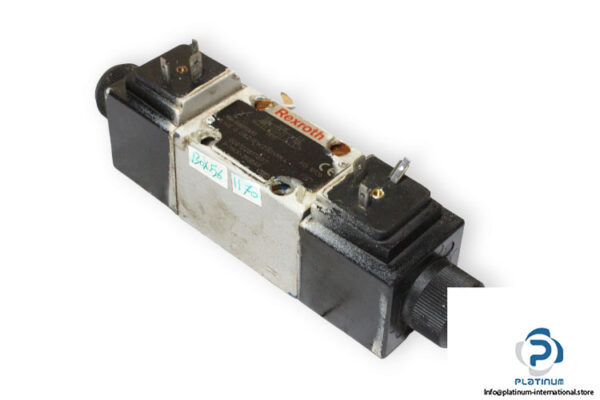 Rexroth-R900912493-directional-control-valve-230-v-(used)