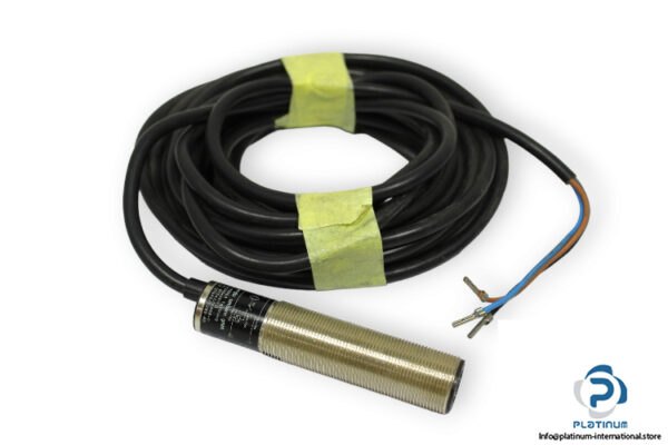 wenglor-UC66PB-P24-photoelectric-diffuse-sensor-used