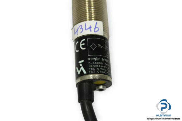 wenglor-UC66PB-P24-photoelectric-diffuse-sensor-used-2