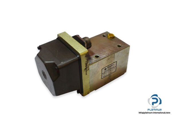 schneider-hvm-067-080-1212-06-electrohydraulic-servo-valve