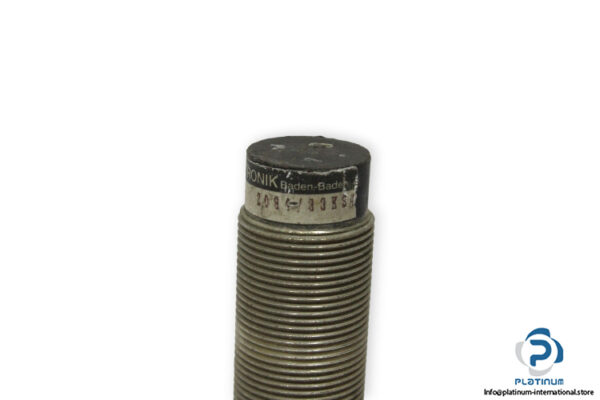 visolux-NT-10-2084_33KS4-photoelectric-sensor-used-3