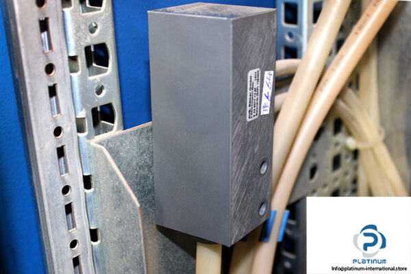 avs-romer-V-43-0077-12.ZF-pneumatic-manifold-block-used