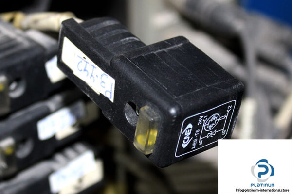 cne-ME6-T5-valve-connector-(used)