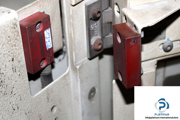 euchner-CES-A-LNA-077715-read-head-switch-(used)