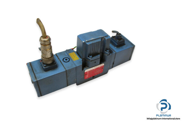 moog-P30DBEBBV050N-servo-proportional-control-valve