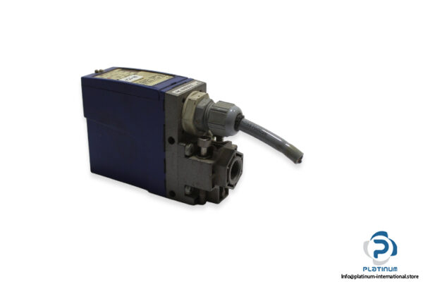 telemecanique-XML-A010A2S12-vacuum-switch