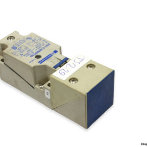 telemecanique-XS7-C40MP230-inductive-sensor