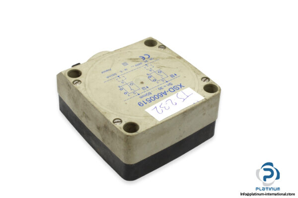 telemecanique-XSD-A600519-inductive-proximity-sensor-used