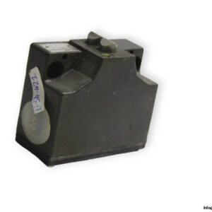 balluff-BNS-543-B2-D12-61-12-10-position-switch