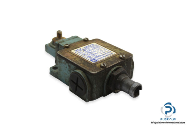 telemecanique-XCK-M1D15-limit-switch