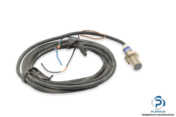 telemecanique-XS1N12PA349-inductive-sensor