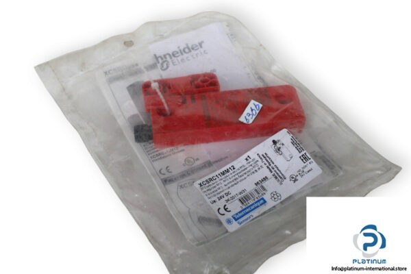 telemecanique-XCSRC11MM12-safety-switch-(new)