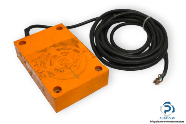 ifm-ID-3050-BPOG-inductive-sensor-used