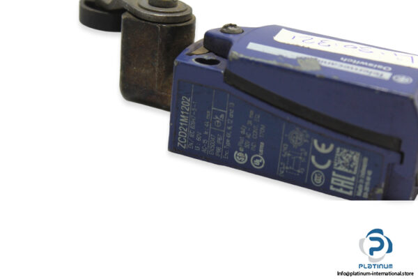 telemecanique-zcd21m1202-limit-switch-1