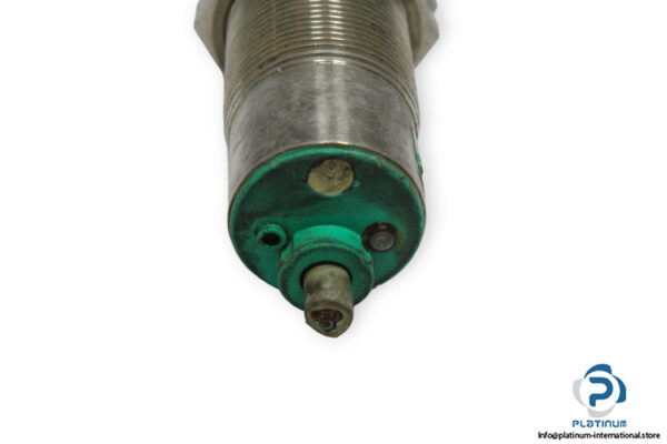 pepperl-fuchs-CJ10-30GM-E2-capacitive-sensor-used-2