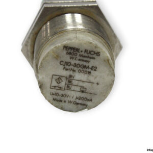 pepperl-fuchs-CJ10-30GM-E2-capacitive-sensor-used-4