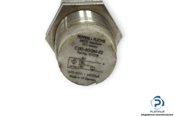 pepperl-fuchs-CJ10-30GM-E2-capacitive-sensor-used-4