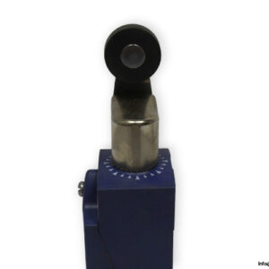 schneider-XCKP2118G11-limit-switch-(new)-2