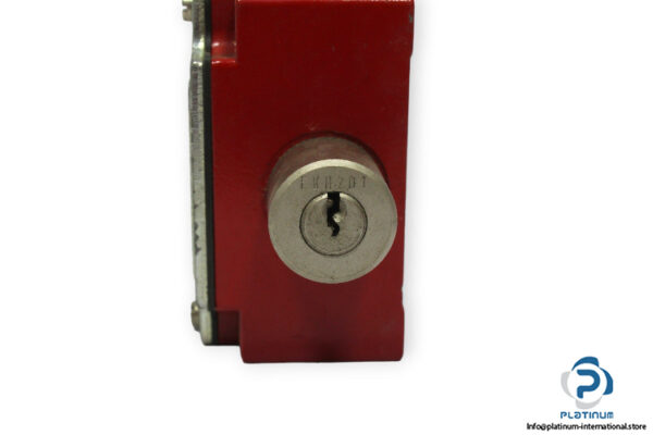 schmersal-SHGV_R01_201-trapped-key-transfer-system-(used)-1