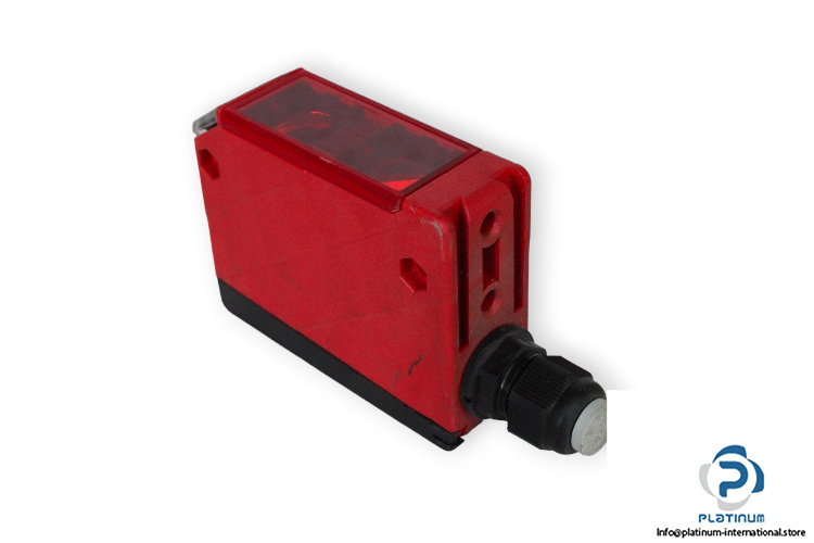 leuze-HRT-96K_R-1680-1200-25-diffuse-sensor-with-background-suppression-used