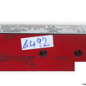 leuze-PRK-97_4-D-S.1-polarized-retro-reflective-photoelectric-sensor-used-3