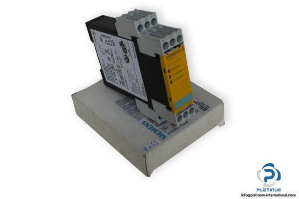 siemens-3TK2822-1CB30-safety-relay-(new)
