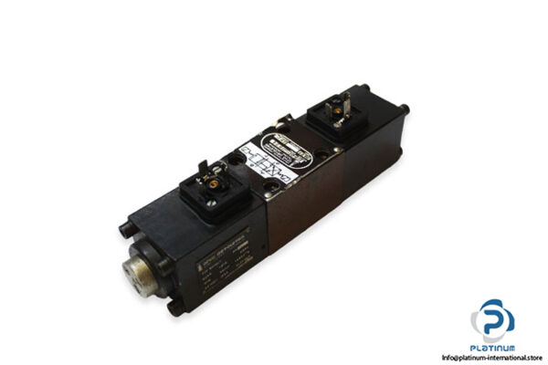 prva-petoletka-177-01G_J024-directional-control-valve