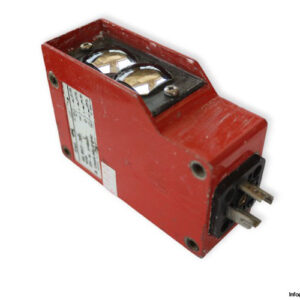 leuze-RK-85_2-300-retro-reflective-photoelectric-sensor-used