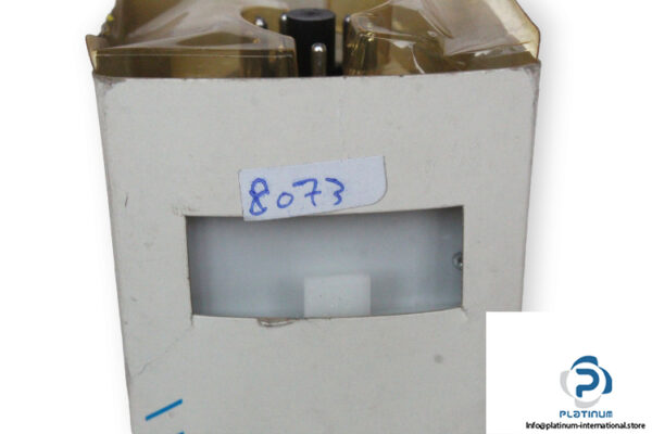 crouzet-88-886-006-delay-relay-timer-(new)-3