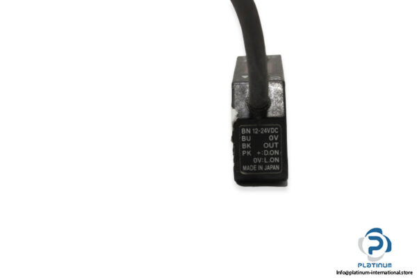 keyence-pz-v11p-built-in-amplifier-photoelectric-sensor-2