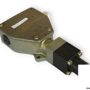 rexroth-R900383855-hydro-electric-piston-type-pressure-switch-used