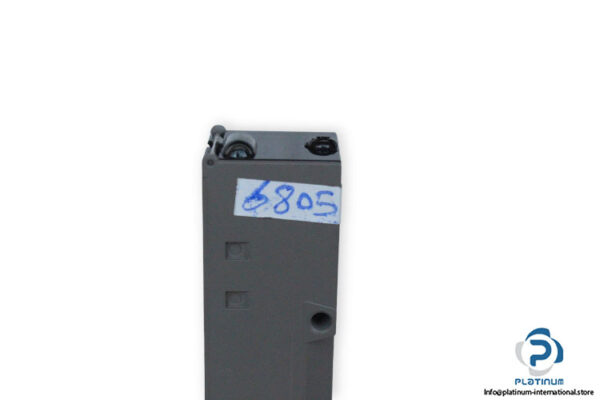 omron-E3S-CD68-label-detection-sensor-(new)-2