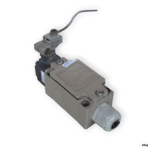 omron-D4B-1117N-safety-limit-switch-(used)