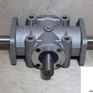 poggi-A2025R-1-2D24-3-way-independent-shaft-right-angle-gearbox
