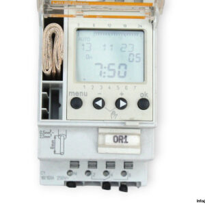 schneider-CCT15720-digital-time-switch-(used)-1