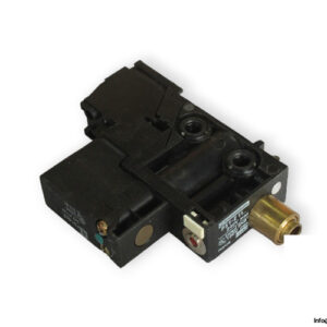 Telemecanique-PS1-E11-solenoid-valve-(used)